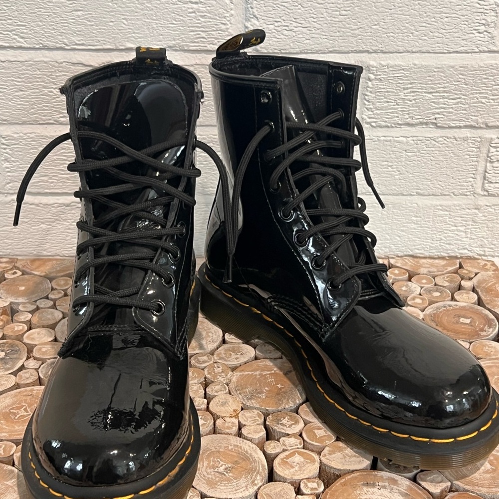Dr. Martens Black Patent Boots Women’s size 9 Mens 7  #1460